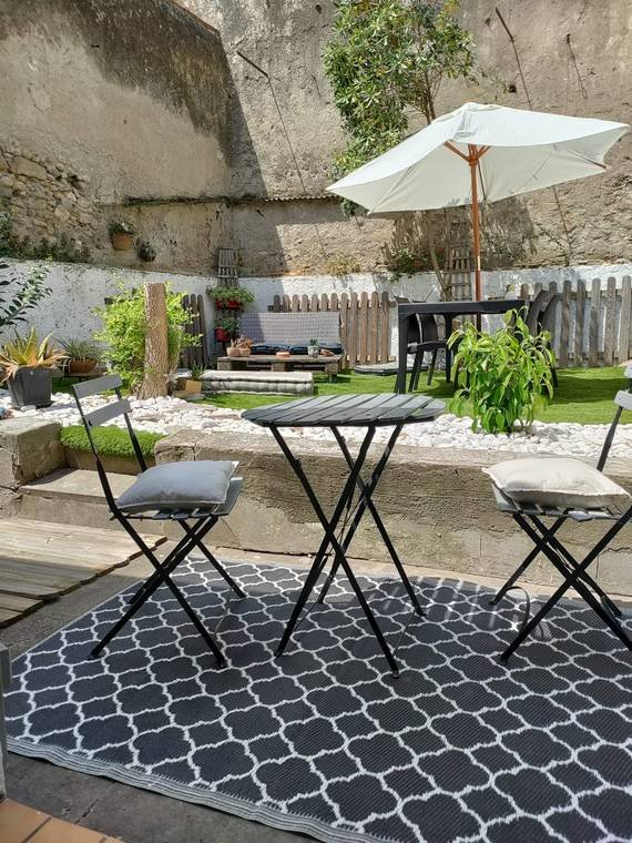 Terrasse de la maison avec jardin à Carcassonne
